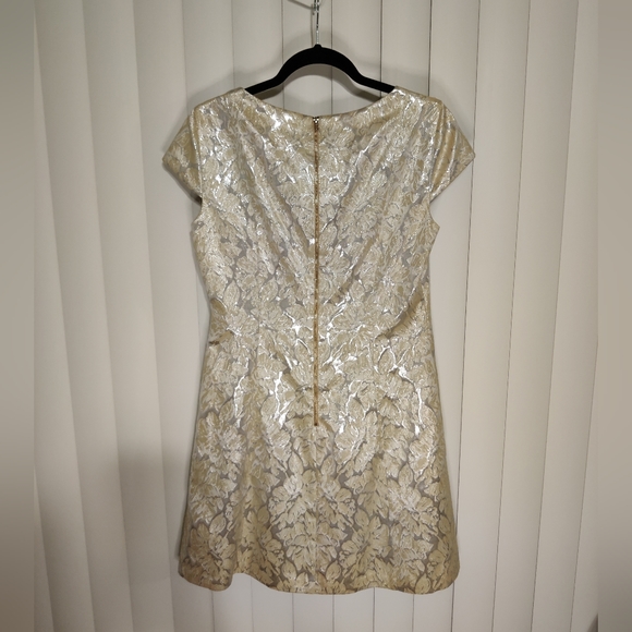 NWT Gianni Bini Cream and Silver Floral Dress Size 6 - Picture 2 of 4